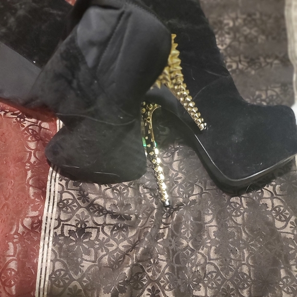 Black Heel Stiletto Suede Books(Gorgeous) - Picture 2 of 2